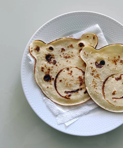 Rührei Pfannkuchen Mit Bärenfiguren Gebackene Pfannkuchen Für Kinder — Stockfoto