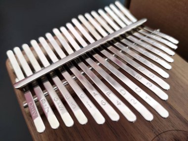 Kalimba müzik aleti, Afrika müzik enstrümanı Kalimba 'yı kapatın.,