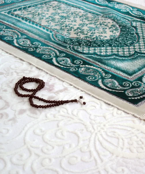 Tapis Prière Chapelet Pour Adorer Mois Ramadan — Photo