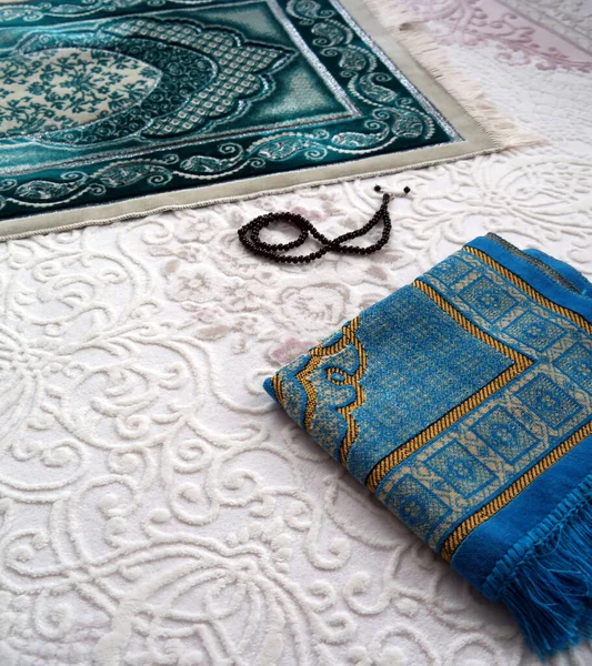 Tapis Prière Chapelet Pour Adorer Mois Ramadan — Photo