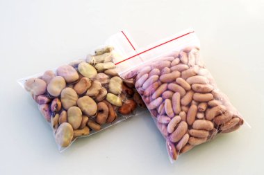 Geniş fasulye ve fasulye tohumları, ekilmeye hazır tohumlar.,