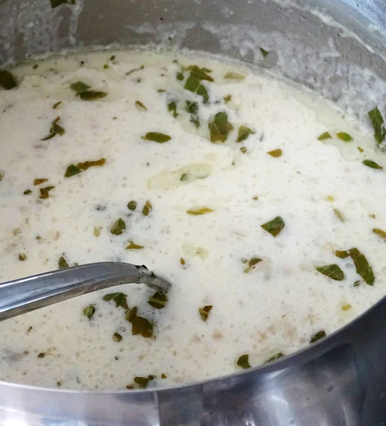 Turkse Plateau Soep Soep Gemaakt Met Geperste Yoghurt Yoghurt Soep — Stockfoto