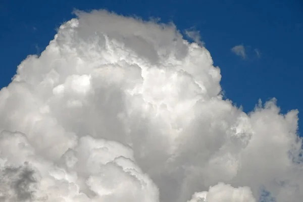 blue sky and white cloud clusters,clouds of interesting shapes,cloudy sky,