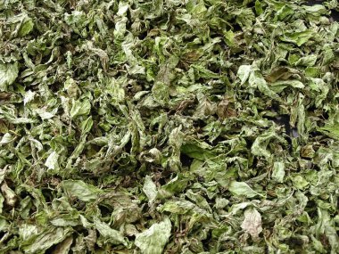 Yaz günışığında nane şekeri kurutmak, kurutulmuş nane şekeri, yeni kurutulmuş nane şekeri.,