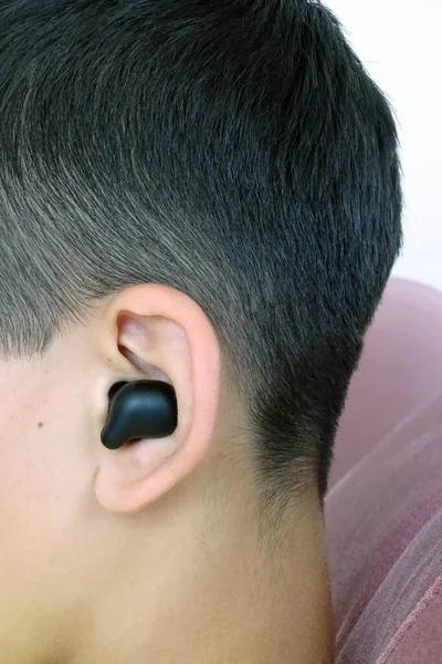 listening to music with a bluetooth headset, bluetooth headset on the ear,