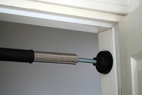 pull-up bar installed between the door, pull-up bar attached to the door,