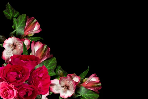 Κορνίζα από τριαντάφυλλα και άνθη Ροδοδάφνης — Φωτογραφία Αρχείου