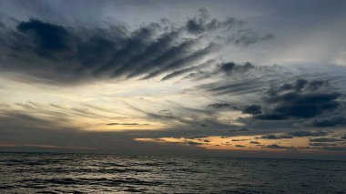  Sabahları deniz ve gün batımı