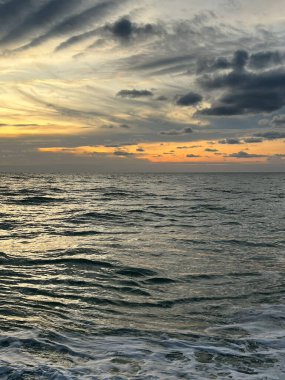  Sabahları deniz ve gün batımı