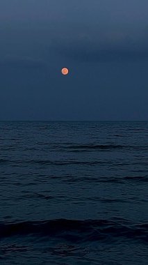  Deniz ve ay.