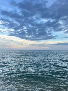 Ege ve mavi gökyüzü