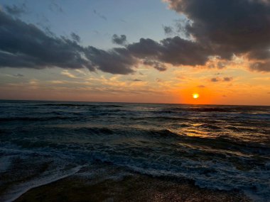  Doğal manzara, deniz, akşamları kumlu sahil.