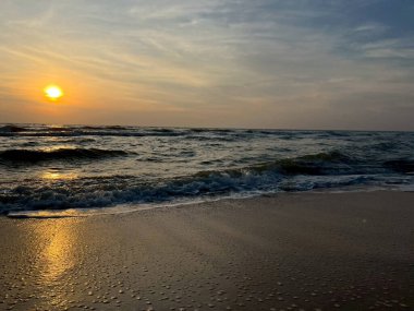 Doğal manzara, deniz, akşamları kumlu sahil.