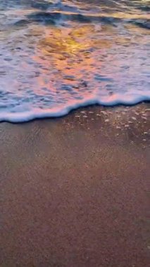  Sabah deniz ve kumsal.