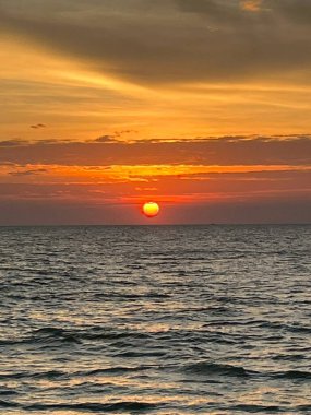  Deniz, kum, sabah ışığı. 