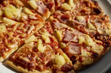 Lezzetli Pepperoni Pizza Tahta Tahtadan Kaldırılıyor