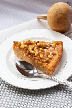 Ceviz ile kabak pasta parçası