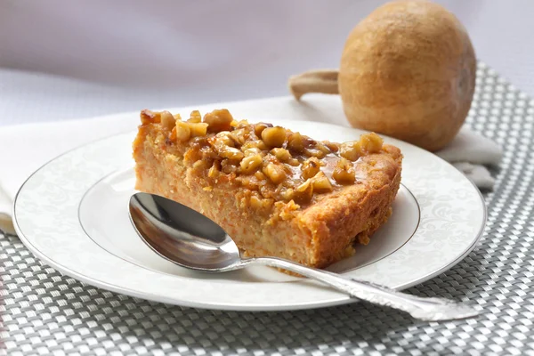 Ceviz ile kabak pasta parçası 