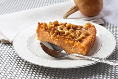 Ceviz ile kabak pasta parçası