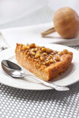 Ceviz ile kabak pasta parçası 