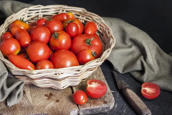 Fresh Red Tomatoes Whicker Basket Black Background — Stock Photo, Image