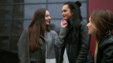 üç arkadaşın birlikte eğlenmek