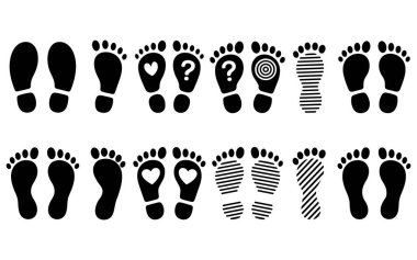 Her birinin kendine has desenleri ve sembolleri olan siyah ve beyaz ayak izleri koleksiyonu. Ayak izleri iki sıra halinde dizilir ve her bir ayak izi kalp, soru işaretleri, eşmerkezli daireler ve çizgiler gibi farklı şekillerde sergilenir. Minimalist...