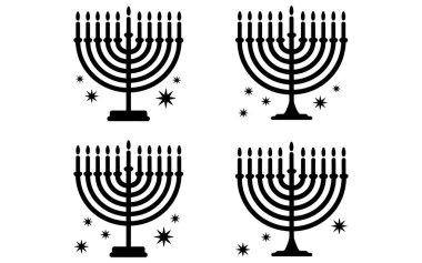Birbirinin aynısı dört siyah beyaz menorah, her birinin 9 dalı var, 2x2 ızgara şeklinde dizilmiş. Menoralar minimalist bir şekilde tasvir edilir, temiz ve kalın çizgilerle. Her menoranın tüm dallarında mumlar var ve arka plan S ile süslenmiş.