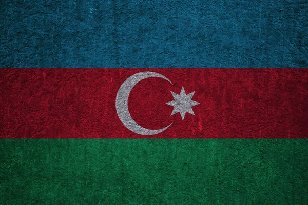 Eski bir beton yüzeyde Azerbaycan bayrağı. Azerbaycan mirası ve vatanseverliği kavramı