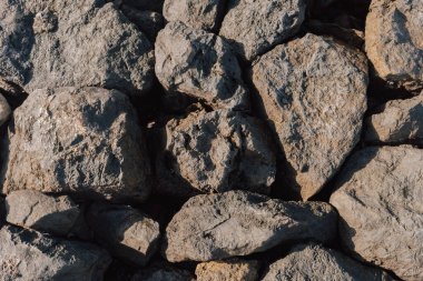 Sert doğal gözenekli taş yüzey dokusu sert bir çöl kayası duvarı ya da manzara oluşturur. temel ve dış tasarım için dayanıklı çimento harcı