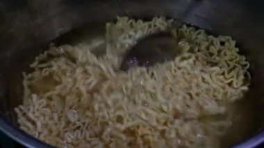 Erişteler çok lezzetli görünüyor.