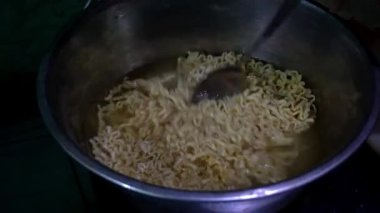 Erişteler çok lezzetli görünüyor.