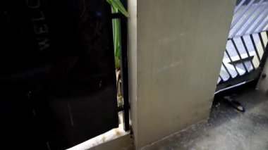 Surabaya, Endonezya - 27 Şubat 2026: Kirli suyla konut alanına sel