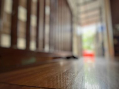 Ahşap zemin ve parmaklıkların soyut Bulanık Görünümü