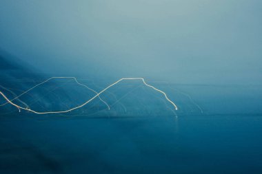 Mavi Soyut Hareket Bulanık Arkaplan Yumuşak Gradyan Işık, Rüya Atmosferik Doku ve Modern Asgari Tasarım