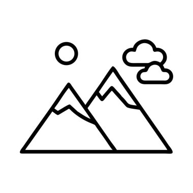 Güneş ve bulutlu dağ zirveleri basit bir sanat eseri.