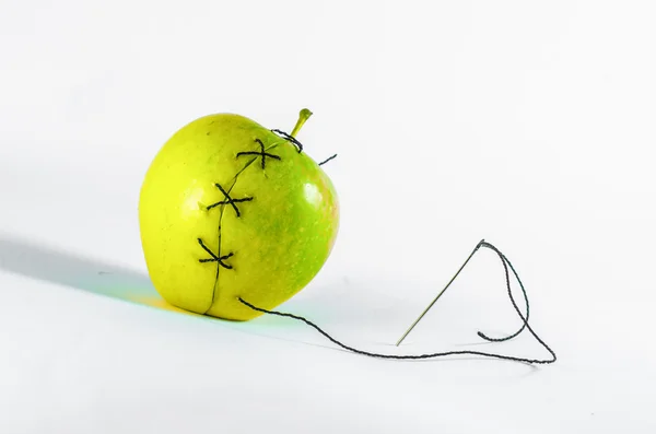 Apple, needle, thread — Stock Photo, Image