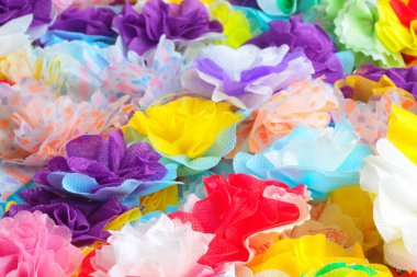 Renkli çiçek el işi kumaşı dağıtarak sadaka dağıtmak için, Sikke serpiştirme, Renkli Dağınıklık.