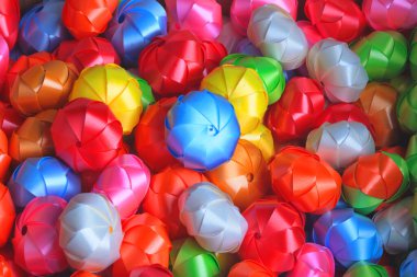 Renkli balon el yapımı el yapımı Ribbin dağıtarak sadaka dağıtmak için, Sikke serpiştirme, Renkli Dağıtım.