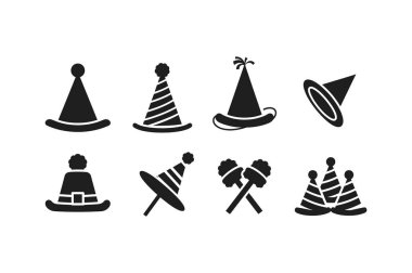 Değişen şekilleri, çizgileri ve beyaz arkaplandaki açıları olan 8 adet siyah siluet sihirbaz şapkası.
