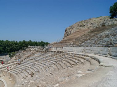 İzmir 'in Selcuk ilçesindeki Efes antik kentinde amfitiyatronun kalıntıları.