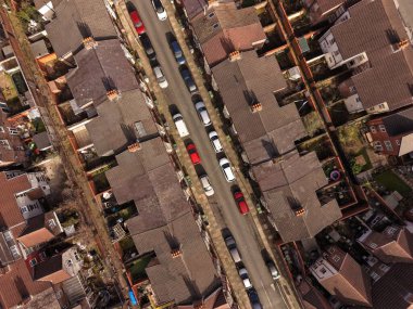 Birkenhead konutlarının havadan görünüşü teraslı ve yarı müstakil evlerin karışımı..