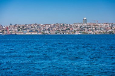 İstanbul, İstanbul, Türkiye, İstanbul, İstanbul, İstanbul, İstanbul, İstanbul, İstanbul, İstanbul, İstanbul 'un Anadolu kıyısında, Avrupa kıyısında birçok binanın bulunduğu İstanbul Boğazı' nın güzel manzarası. 