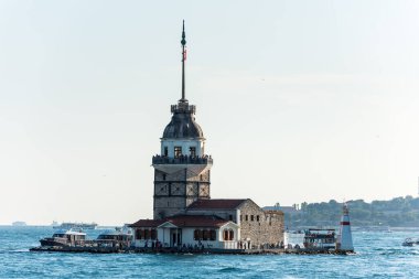 Ortaçağ Bizans döneminden beri Leander Kulesi olarak da bilinen Bakire Kulesi, Boğaz 'ın güney girişinde yer alan küçük bir adada bulunan bir kuledir.