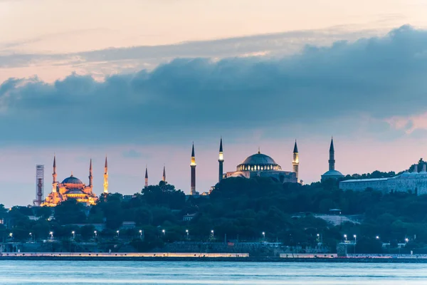 Schöne Nachtansicht Der Bosporus Straße Mit Sultan Ahmed Moschee Blaue — Stockfoto