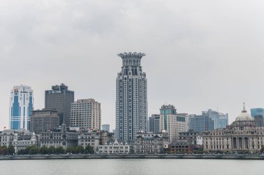 Huangpu Nehri 'nin modern siluetleri, Şangay demeti, Pudong manzarası.