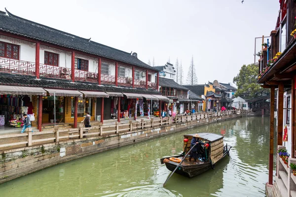 Barco Turístico Navegando Rio Canal Zhujiajiao Uma Antiga Cidade Aquática — Fotografia de Stock