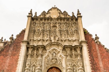 Mexico City Metropolitan Katedrali, Latin Amerika 'nın en eski ve en büyük katedrali.