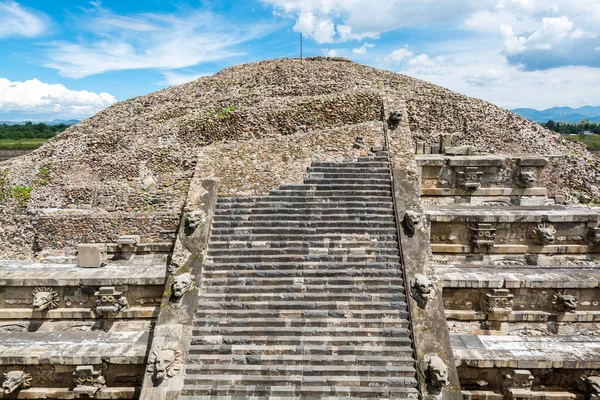 Arkitektoniska Detaljer Murar Och Präglingar Betydande Mesoamerikanska Pyramider Och Grön — Stockfoto