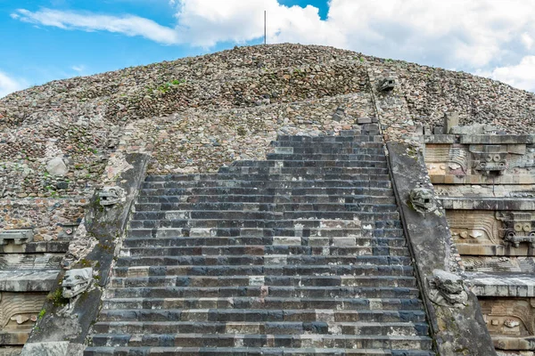 Detalhes Arquitetônicos Das Muralhas Estacas Importantes Pirâmides Mesoamericanas Prados Verdes — Fotografia de Stock